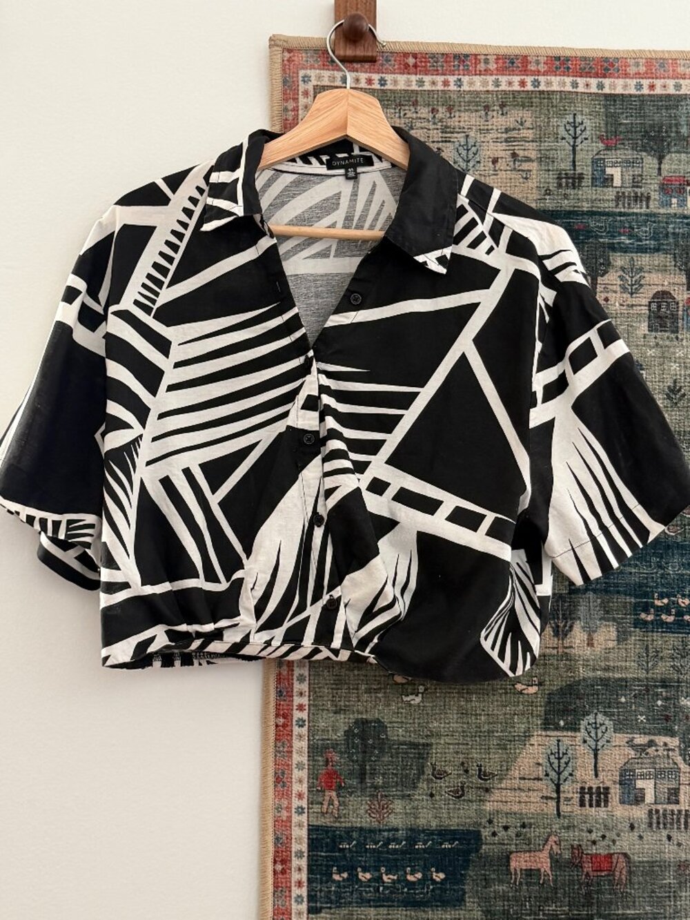 Dynamite Black & White Abstract Bubble-Cropped Shirt
